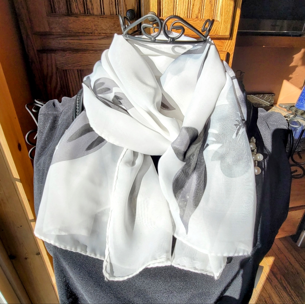Scarf - Picture 2 of 6